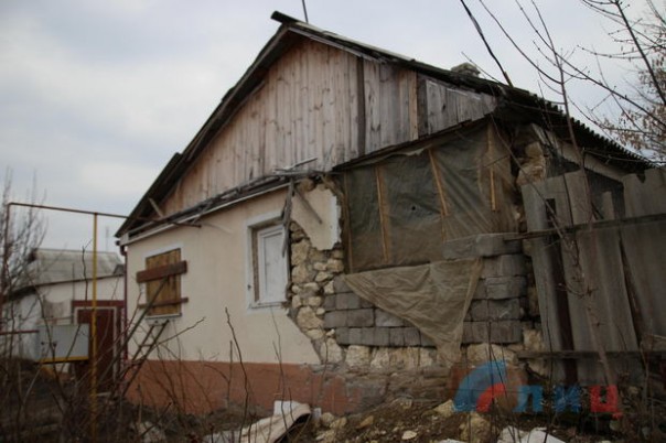 Сводка от НМ ЛНР 24 марта 2017. В ЛНР каратели впервые за два года обстреляли село Знаменка, да еще и фосфорными минами