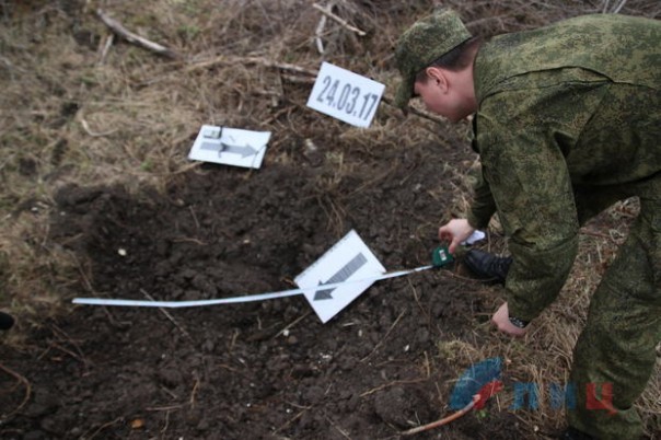 Сводка от НМ ЛНР 24 марта 2017. В ЛНР каратели впервые за два года обстреляли село Знаменка, да еще и фосфорными минами
