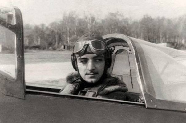 Лётчик-испытатель Степан Микоян скончался в возрасте 95 лет Лётчик-испытатель Степан Микоян скончался в возрасте 95 лет