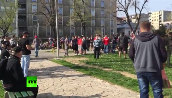 В Белграде российские и сербские футбольные фанаты вместе спели "Катюшу"