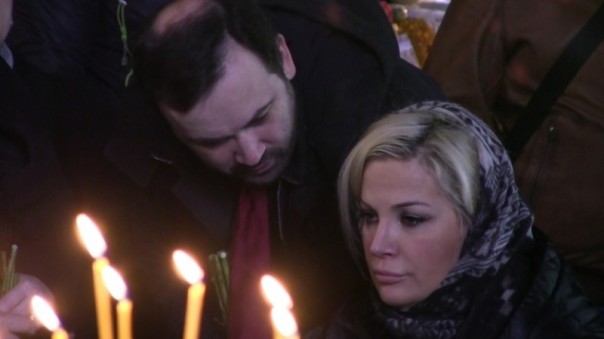 Мария Максакова на похоронах мужа секретничала с Пономаревым о политике