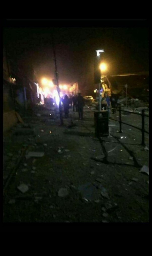 На западе Великобритании прогремел мощный взрыв. В Лондоне автомобиль врезался в толпу людей На западе Великобритании прогремел мощный взрыв. В Лондоне автомобиль врезался в толпу людей