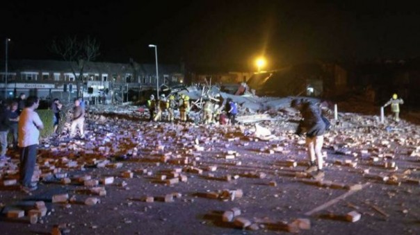На западе Великобритании прогремел мощный взрыв. В Лондоне автомобиль врезался в толпу людей На западе Великобритании прогремел мощный взрыв. В Лондоне автомобиль врезался в толпу людей