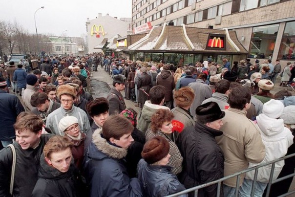 10 диких, скандальных и шокирующих явлений из «Лихих 90-х»