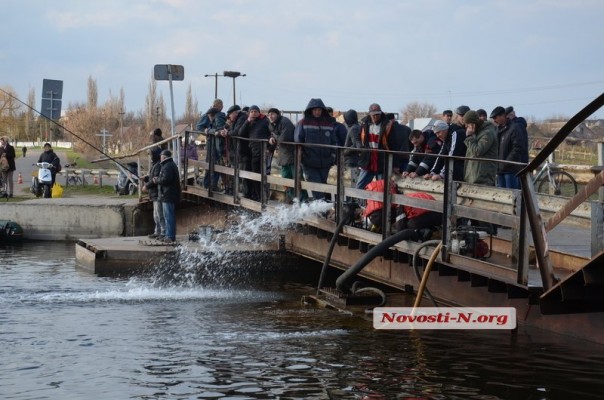 На Украине "устал" еще один мост и "утонул" На Украине "устал" еще один мост и "утонул"