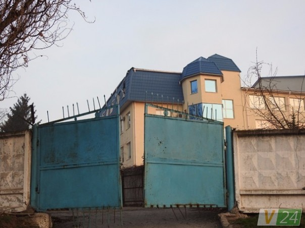 В Луцке ночью обстреляли из гранатомета РПГ-22 здание Генконсульства Польши