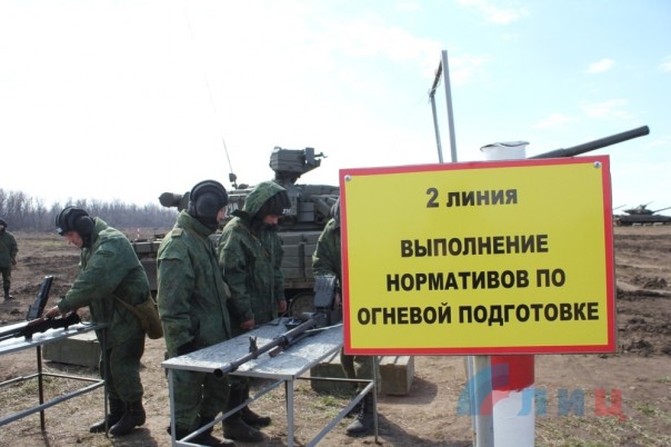 Танковые экипажи Народной милиции ЛНР провели занятия с контрольными стрельбами. Лучших танкистов наградили тортами Танковые экипажи Народной милиции ЛНР провели занятия с контрольными стрельбами. Лучших танкистов наградили тортами