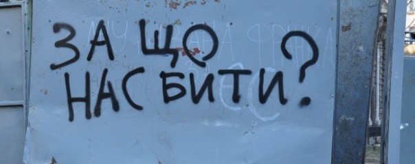 Боевики-атошники докопались к прохожим и отгребли по всей строгости боев без правил