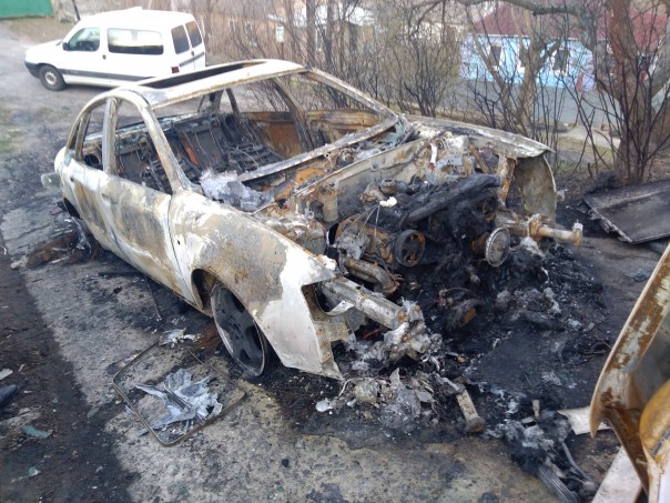 В Каневе сожгли автомобиль депутату из партии заднеприводных радикалов В Каневе сожгли автомобиль депутату из партии заднеприводных радикалов