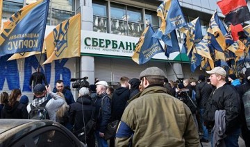 Лечение «банками»: «Самопомощь» поднимает рейтинг, громя финучреждения