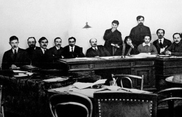 Каким был национальный состав первого правительства большевиков