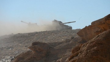 Боевики в Сирии совершили серию атак на аэродром Дейр-эз-Зор