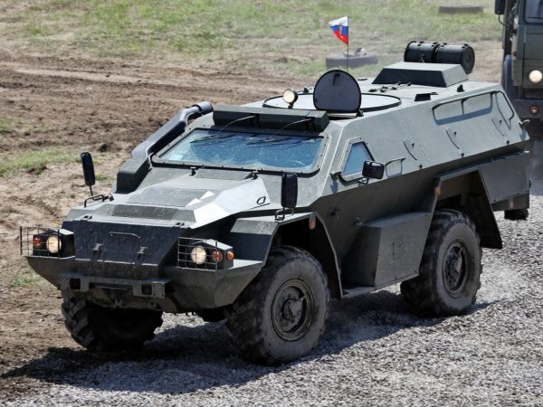 В Сеть попали кадры испытаний новейших бронемашин «Тайфун» и «Торнадо» В Сеть попали кадры испытаний новейших бронемашин «Тайфун» и «Торнадо»