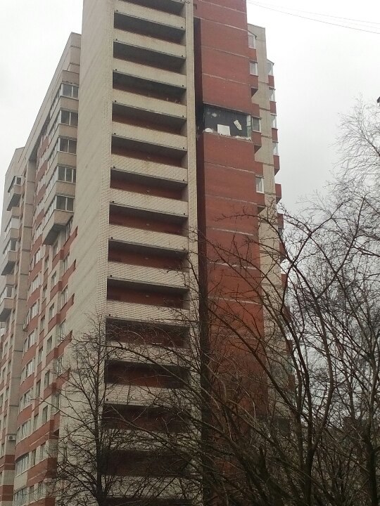 В жилом доме на востоке Петербурга прогремел взрыв (Фото, видео) В жилом доме на востоке Петербурга прогремел взрыв (Фото, видео)