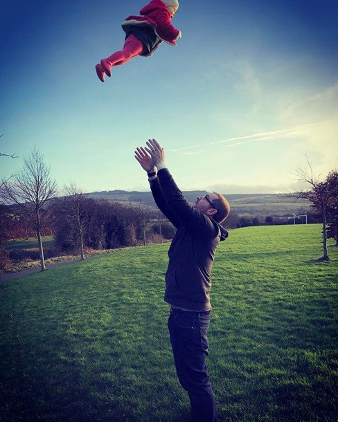 Молодой отец удивил Сеть шокирующими фото дочери Молодой отец удивил Сеть шокирующими фото дочери