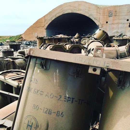 Евгений Поддубный рассказал, как на базе Шайрат используют "контейнеры с химоружием"