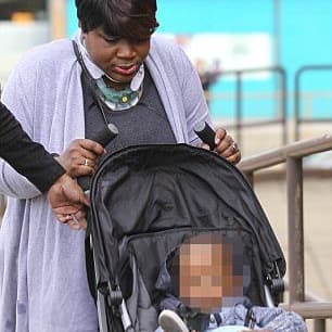 Машина с пьяной автоледи за рулём и младенцем перелетела через забор (видео) Машина с пьяной автоледи за рулём и младенцем перелетела через забор (видео)