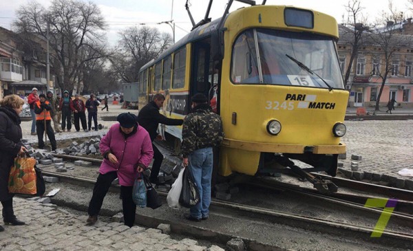 Стабильность! С чем в Харькове проблем нет, так то с поджогами автомобилей. Стабильность! С чем в Харькове проблем нет, так то с поджогами автомобилей.