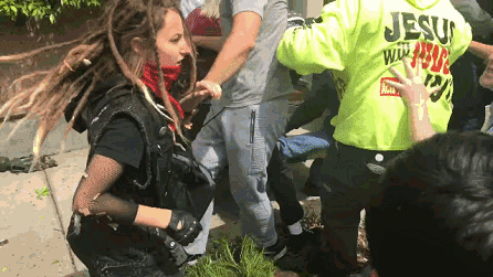 Массовая драка в Беркли сторонников и противников Трампа