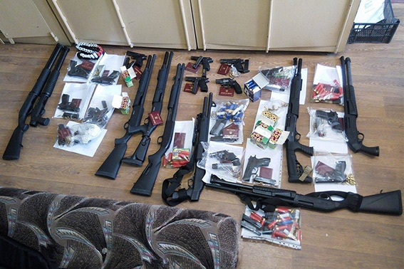 В Черкассах вооруженные люди заняли облэнерго В Черкассах вооруженные люди заняли облэнерго