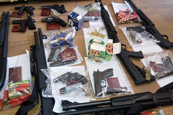 В Черкассах вооруженные люди заняли облэнерго В Черкассах вооруженные люди заняли облэнерго