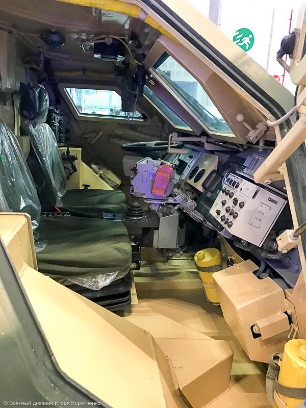 Экспозиция Украины на IDEX-2017. Не стреляйте в пианиста, он играет как умеет! Экспозиция Украины на IDEX-2017. Не стреляйте в пианиста, он играет как умеет!