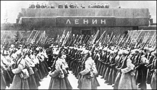 Ленин – это человек масштаба не только страны. Ленин – это человек масштаба планеты!