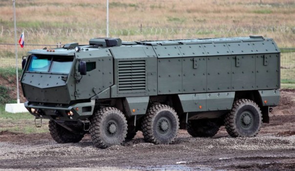 В Сеть попали кадры испытаний новейших бронемашин «Тайфун» и «Торнадо»