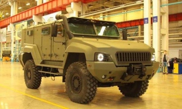 В Сеть попали кадры испытаний новейших бронемашин «Тайфун» и «Торнадо» В Сеть попали кадры испытаний новейших бронемашин «Тайфун» и «Торнадо»