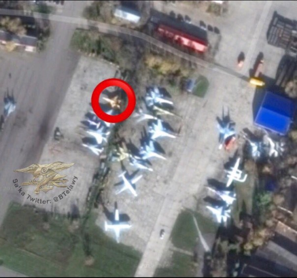 Новейший истребитель МиГ-35 в пустынном окрасе засветился на спутниковых снимках Новейший истребитель МиГ-35 в пустынном окрасе засветился на спутниковых снимках