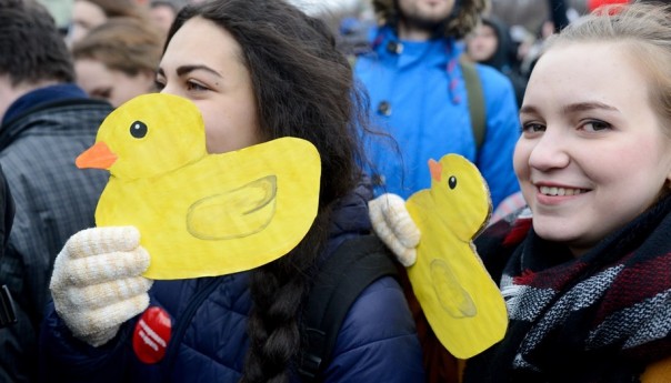 Жёлтая уточка: смешной «мем» или новый символ переворота?