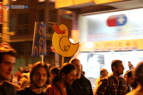 Жёлтая уточка: смешной «мем» или новый символ переворота?