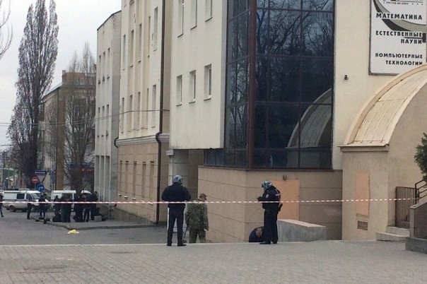 В Ростове-на-Дону у школы сработало взрывное устройство В Ростове-на-Дону у школы сработало взрывное устройство