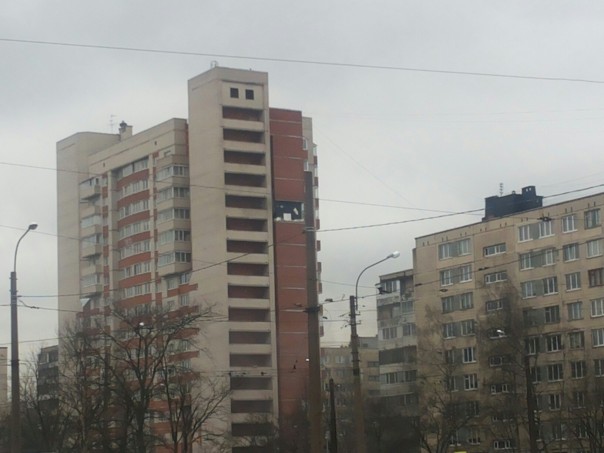В жилом доме на востоке Петербурга прогремел взрыв (Фото, видео) В жилом доме на востоке Петербурга прогремел взрыв (Фото, видео)