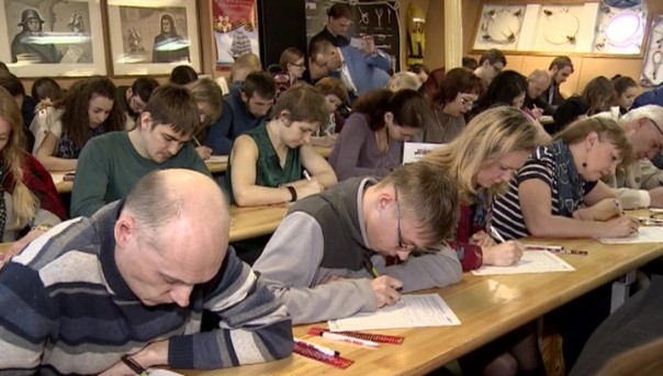 "Тотальный диктант" прошел в 71 стране, на Украине отменили из соображений безопасности