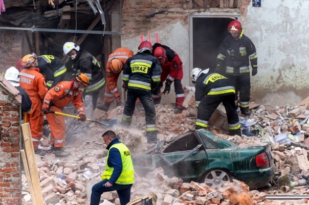 Обвал жилого дома в Польше, есть жертвы Обвал жилого дома в Польше, есть жертвы