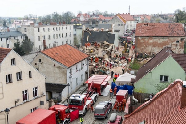 Обвал жилого дома в Польше, есть жертвы Обвал жилого дома в Польше, есть жертвы