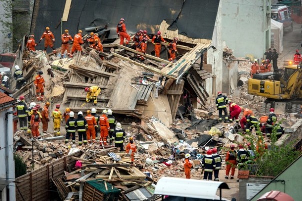 Обвал жилого дома в Польше, есть жертвы