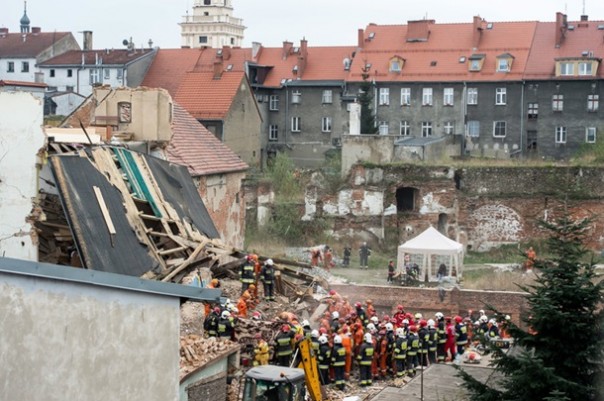 Обвал жилого дома в Польше, есть жертвы Обвал жилого дома в Польше, есть жертвы