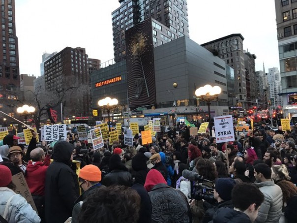 Митинги в США и Британии против агрессии Трампа