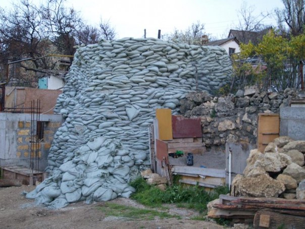 Уникальная операция МЧС: найденная в частном секторе Севастополя немецкая авиабомба успешно обезврежена Уникальная операция МЧС: найденная в частном секторе Севастополя немецкая авиабомба успешно обезврежена