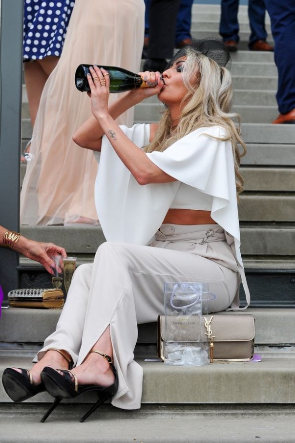 Учитесь, ватники, как отдыхают настоящие бараны и баронесы, сэры и серихи Учитесь, ватники, как отдыхают настоящие бараны и баронесы, сэры и серихи