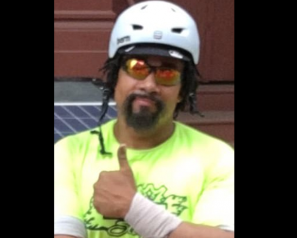 Житель Нью-Йорка почти год живёт в замаскированном мусорном контейнере за $1500 Житель Нью-Йорка почти год живёт в замаскированном мусорном контейнере за $1500