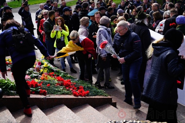 В Одессе нацисты попытались атаковать участников празднования Дня освобождения города В Одессе нацисты попытались атаковать участников празднования Дня освобождения города