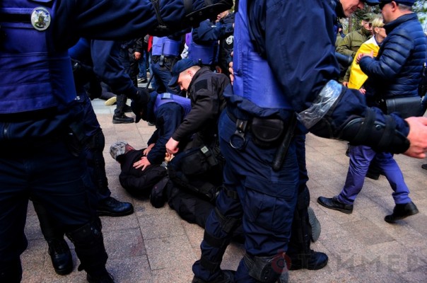 В Одессе нацисты попытались атаковать участников празднования Дня освобождения города В Одессе нацисты попытались атаковать участников празднования Дня освобождения города