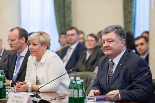 Реверанс на прощание. Глава Нацбанка Украины сливает Порошенко и Приват