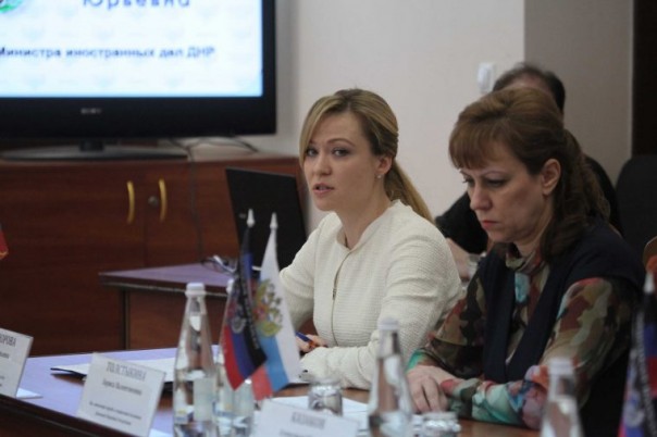 В ДНР прошёл круглый стол на тему: "Гуманитарная программа по воссоединению народа Донбасса"