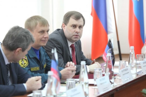 В ДНР прошёл круглый стол на тему: "Гуманитарная программа по воссоединению народа Донбасса"