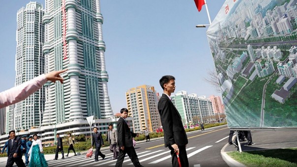 Корейское чудо: Ким Чен Ын открыл в Пхеньяне «образцовую улицу» Корейское чудо: Ким Чен Ын открыл в Пхеньяне «образцовую улицу»