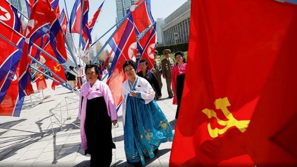 Корейское чудо: Ким Чен Ын открыл в Пхеньяне «образцовую улицу» Корейское чудо: Ким Чен Ын открыл в Пхеньяне «образцовую улицу»